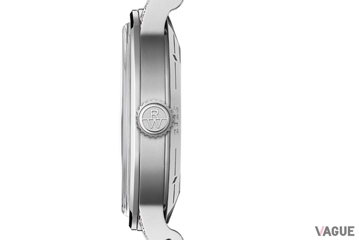 ブレスレットモデルにもダイヤモンドをセット。控えめな輝きが品格を感じさせる（品番：2125-STS-50011・36万3000円 、消費税込）