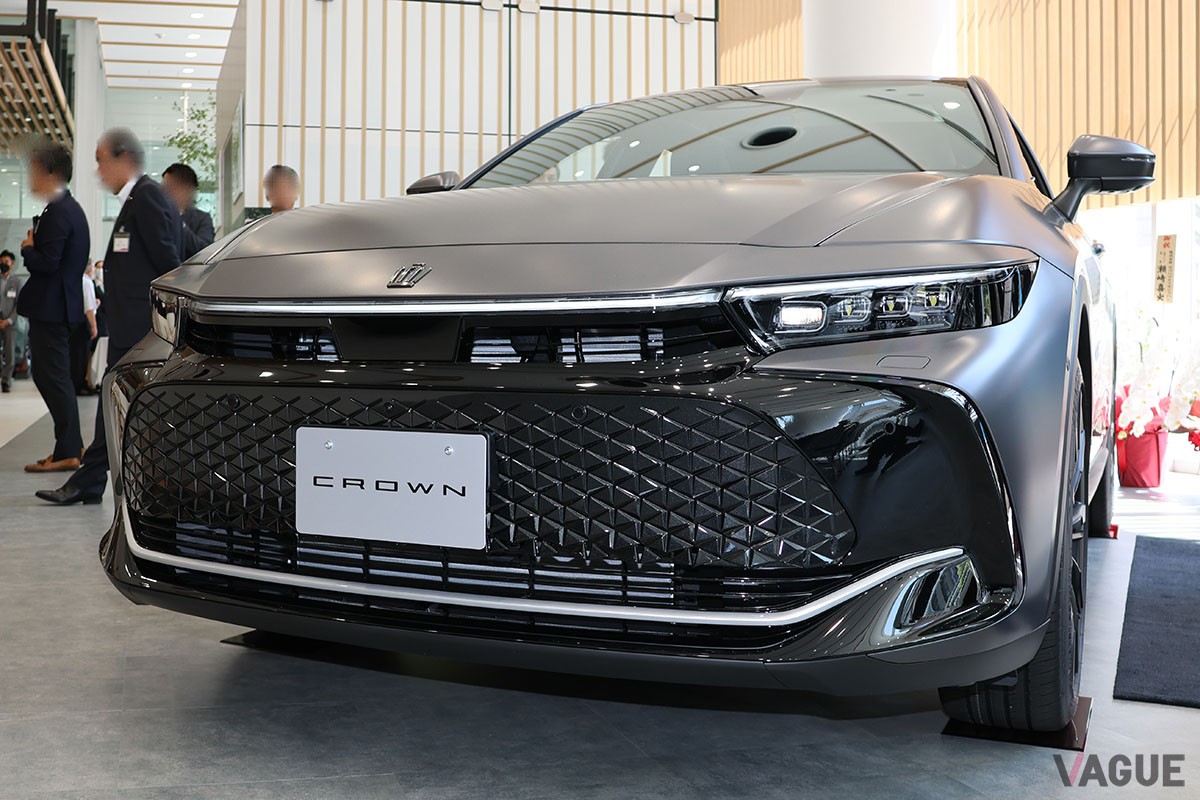「THE CROWN」店専売の特別仕様車第1弾「クラウン・クロスオーバー RS“アドバンスド・ザ リミテッド マットメタル”」ｚ