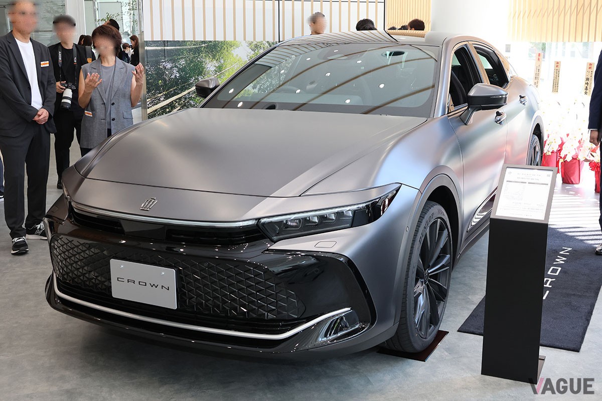 「THE CROWN」店専売の特別仕様車第1弾「クラウン・クロスオーバー RS“アドバンスド・ザ リミテッド マットメタル”」ｚ