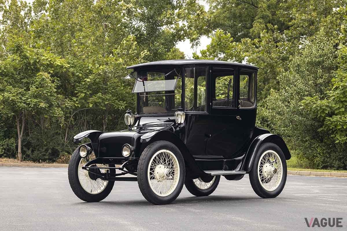 米国で開催されるオークションに登場する1916年製の電気自動車、デトロイト・エレクトリック「モデル57ブロアム」Gabor Mayer ©2024 Courtesy of RM Sotheby's