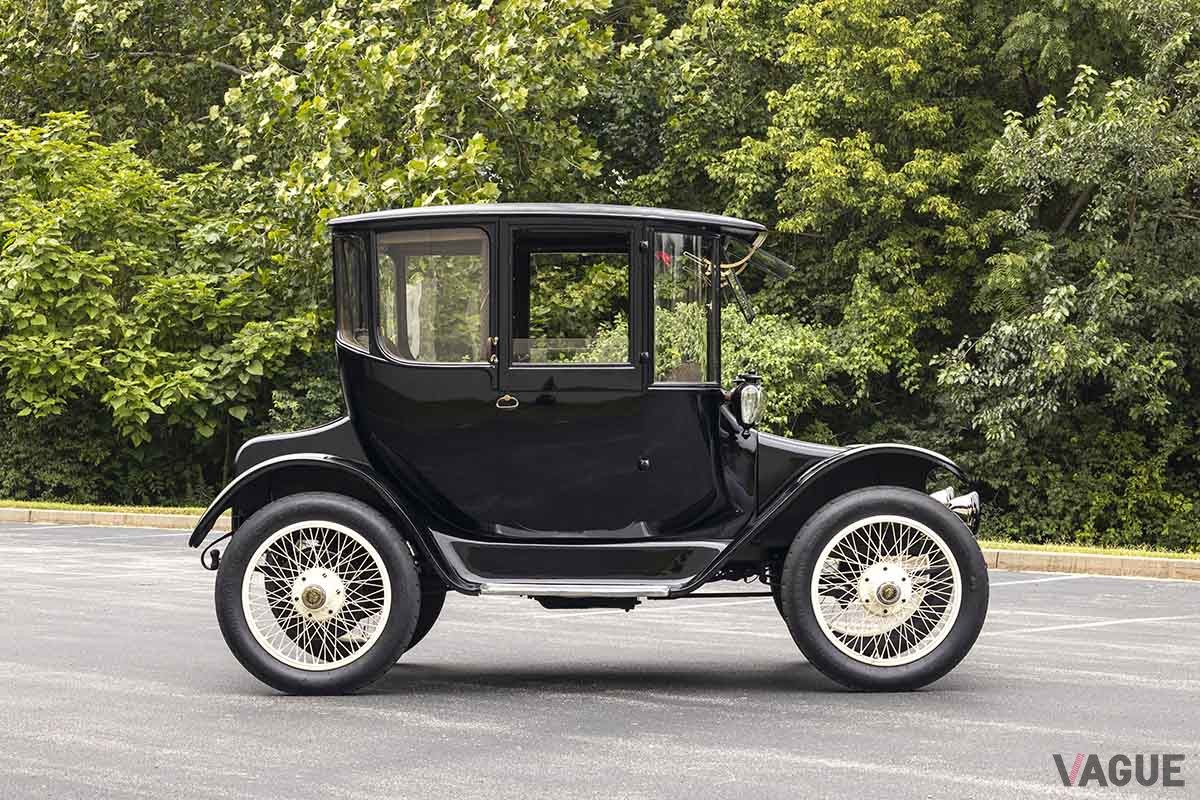 米国で開催されるオークションに登場する1916年製の電気自動車、デトロイト・エレクトリック「モデル57ブロアム」Gabor Mayer ©2024 Courtesy of RM Sotheby's