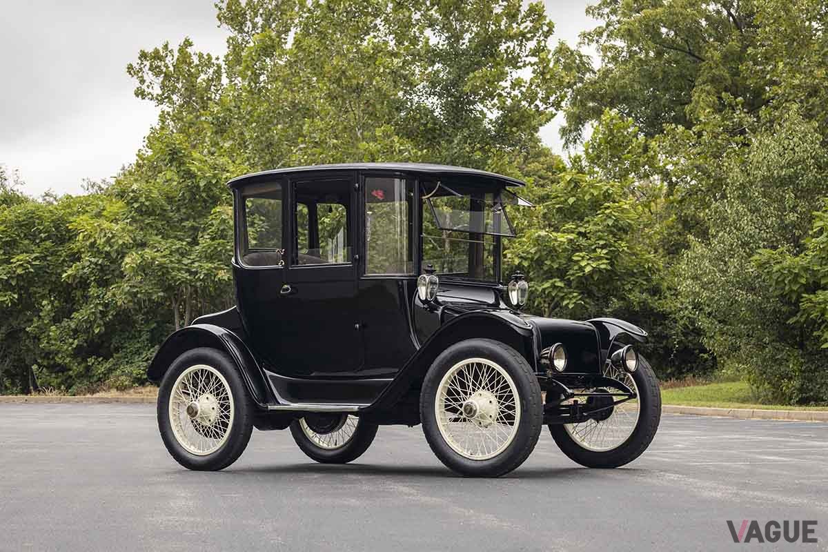 米国で開催されるオークションに登場する1916年製の電気自動車、デトロイト・エレクトリック「モデル57ブロアム」Gabor Mayer ©2024 Courtesy of RM Sotheby's