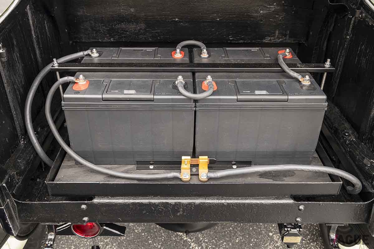 米国で開催されるオークションに登場する1916年製の電気自動車、デトロイト・エレクトリック「モデル57ブロアム」Gabor Mayer ©2024 Courtesy of RM Sotheby's