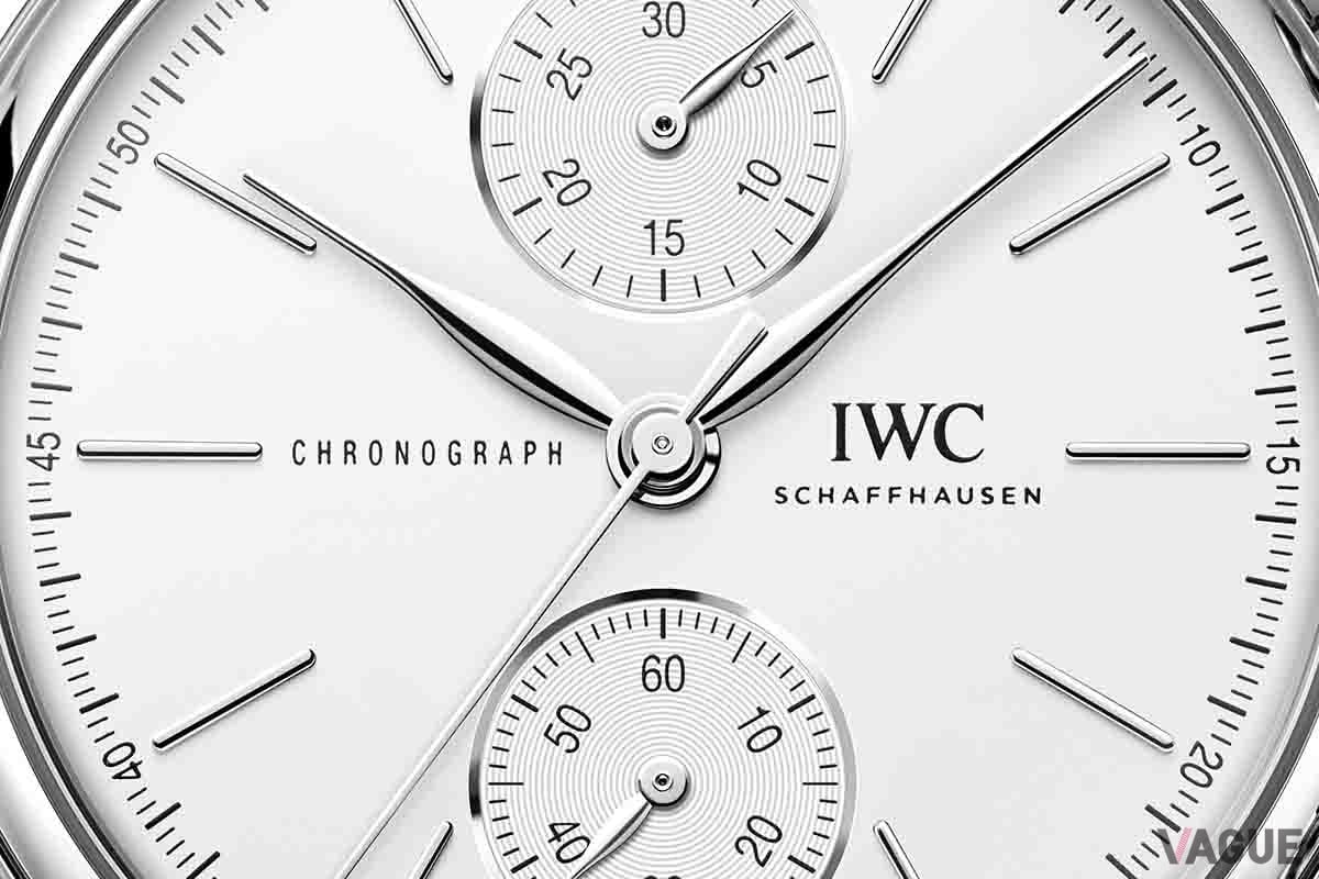 シルバー＆ホワイトで統一されたダイヤル。極細バーインデックスや艶やかな時分針、規則正しく並んだ目盛りに時代を超えた価値を感じさせる