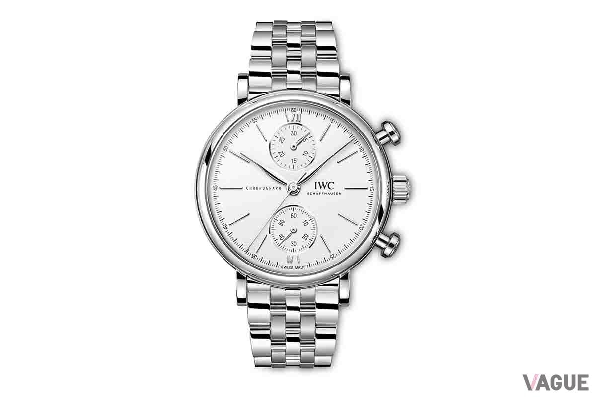 シルバー＆ホワイトで統一されたダイヤル。極細バーインデックスや艶やかな時分針、規則正しく並んだ目盛りに時代を超えた価値を感じさせる
