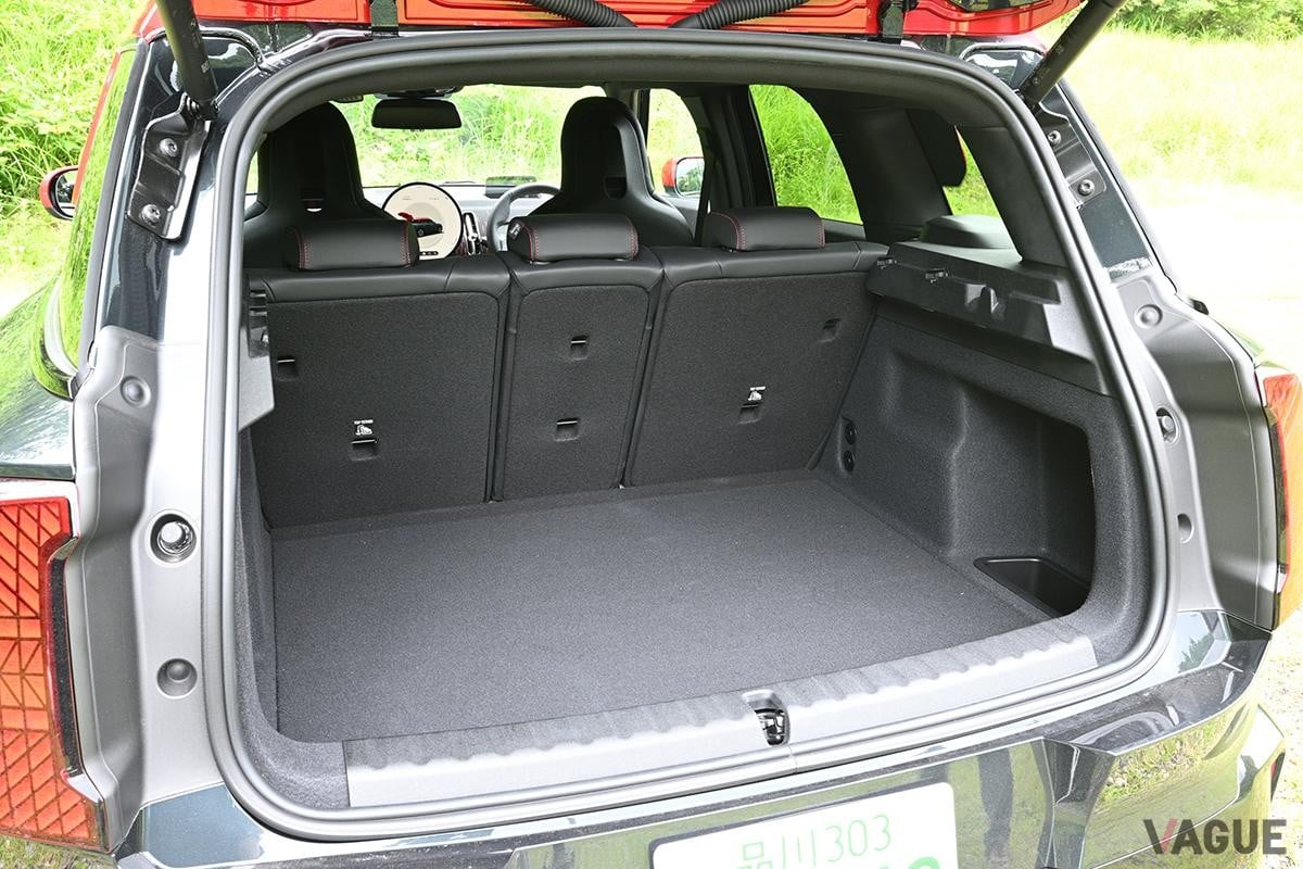 新型「ミニ・カントリーマン ジョン・クーパー・ワークス（JCW）」の荷室