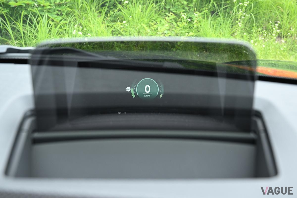 新型「ミニ・カントリーマン ジョン・クーパー・ワークス（JCW）」のインテリア