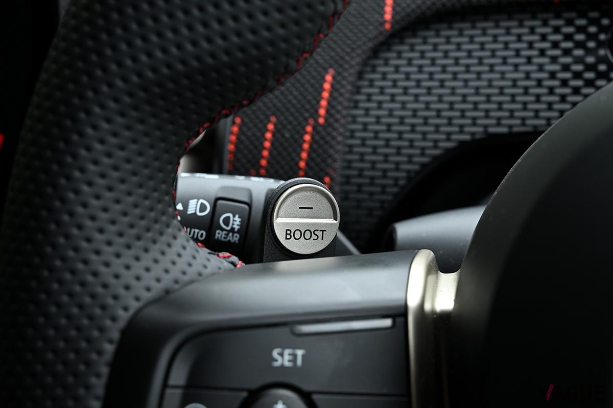 新型「ミニ・カントリーマン ジョン・クーパー・ワークス（JCW）」のインテリア