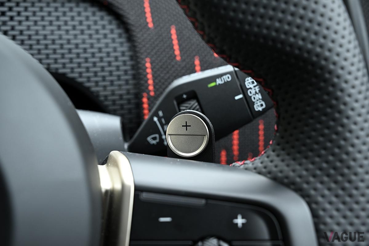 新型「ミニ・カントリーマン ジョン・クーパー・ワークス（JCW）」のインテリア