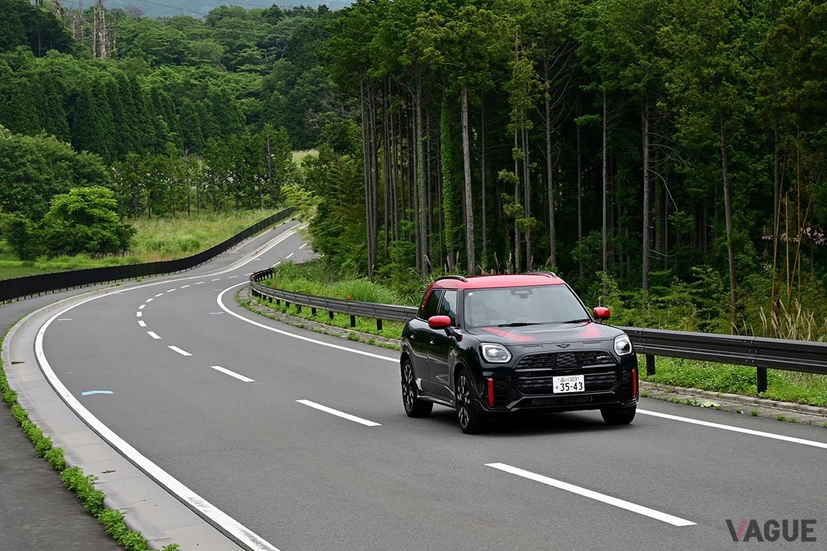 新型「ミニ・カントリーマン ジョン・クーパー・ワークス（JCW）」の走り