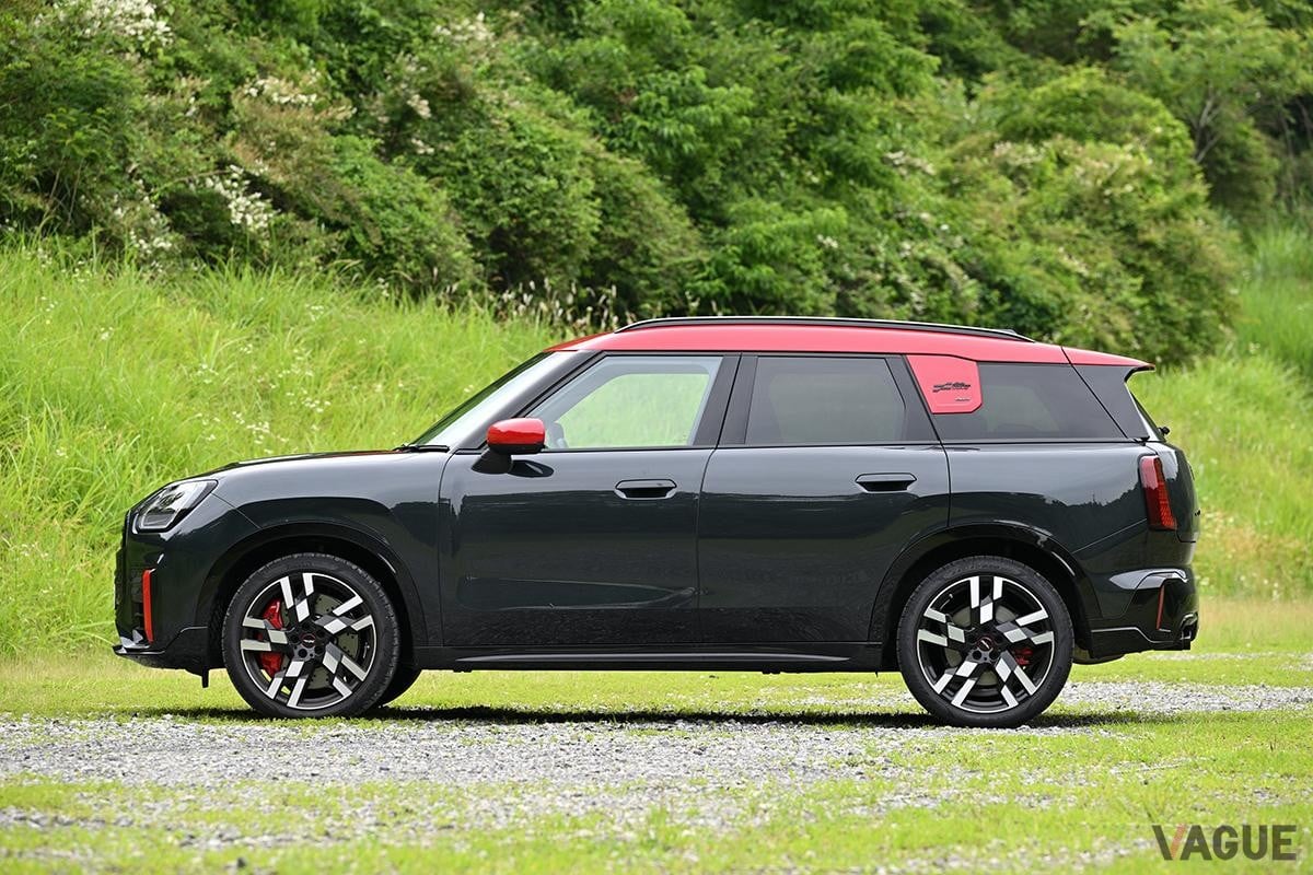 新型「ミニ・カントリーマン ジョン・クーパー・ワークス（JCW）」