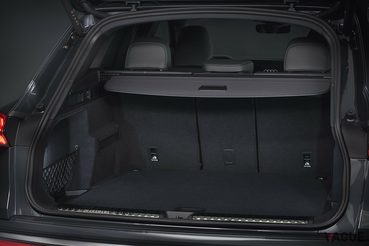 世界初公開されたアウディ新型「Q5」の荷室