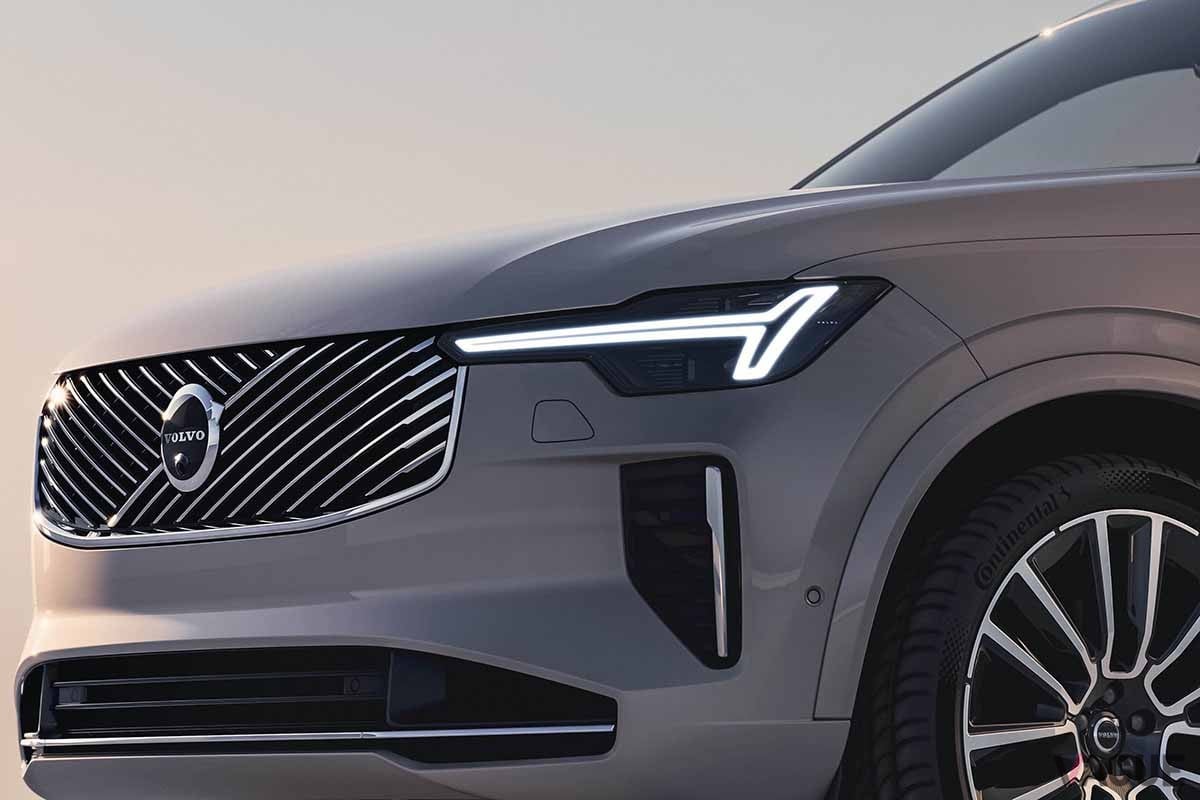 ボルボ新型「XC90」世界初公開！ 7人乗りのプレミアムSUVは デザインも