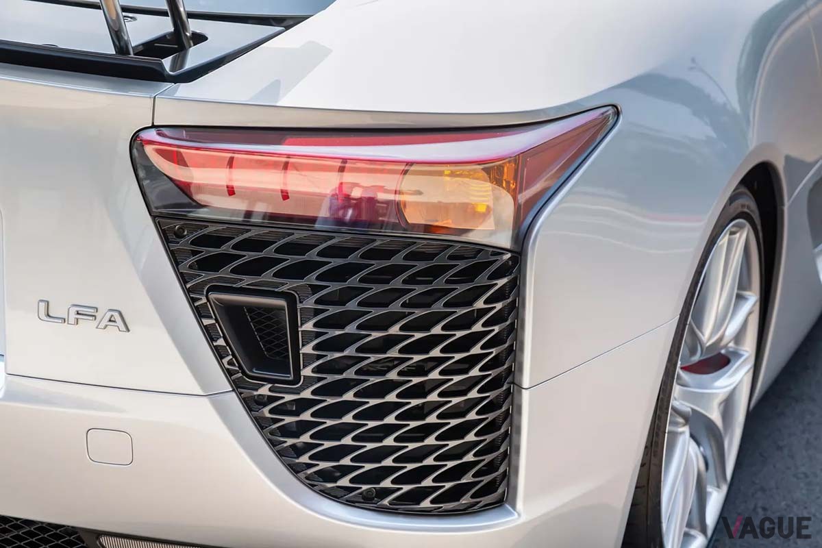 海外オークションサイトに登場した2012年式レクサス「LFA」