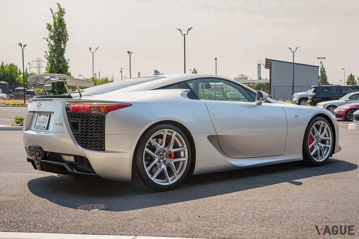 海外オークションサイトに登場した2012年式レクサス「LFA」