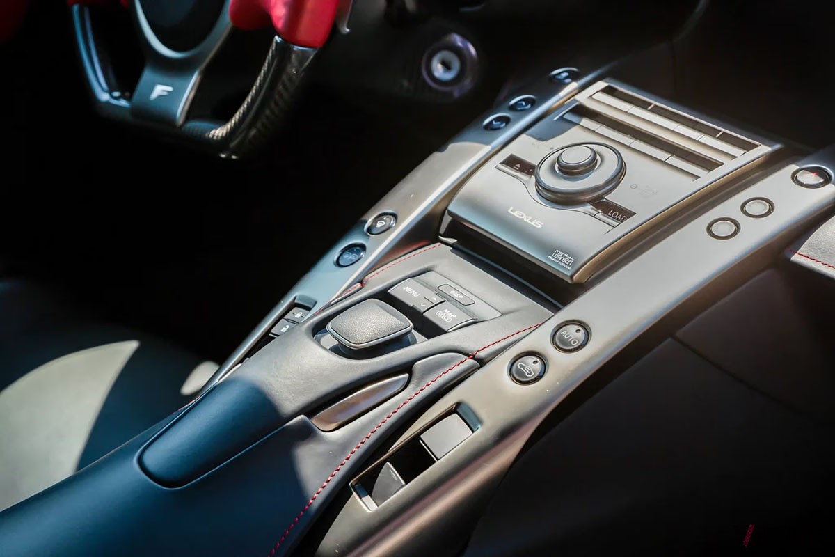 海外オークションサイトに登場した2012年式レクサス「LFA」