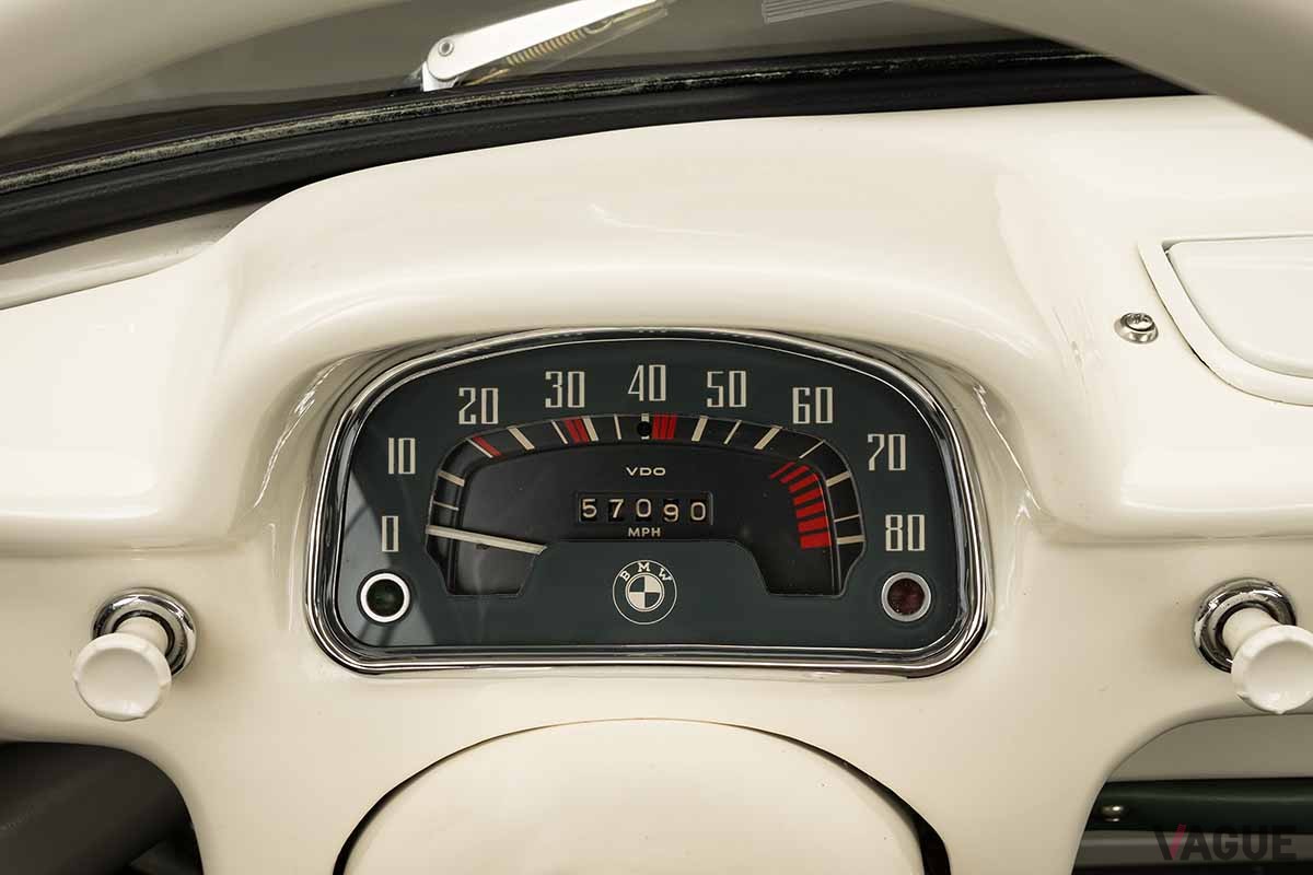 オークションで落札された1959年製BMW「600」Josh Bryan ©2024 Courtesy of RM Sotheby's