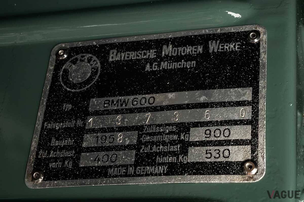 オークションで落札された1959年製BMW「600」Josh Bryan ©2024 Courtesy of RM Sotheby's
