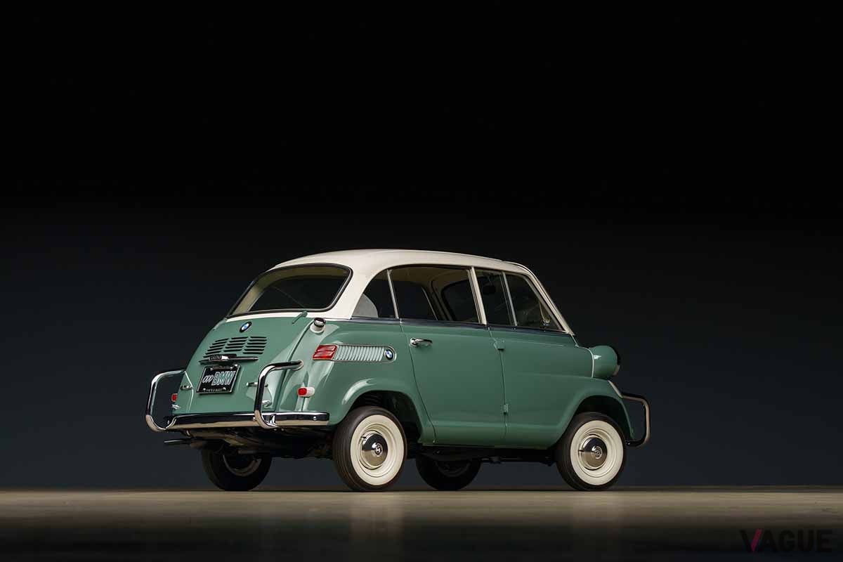 オークションで落札された1959年製BMW「600」Josh Bryan ©2024 Courtesy of RM Sotheby's