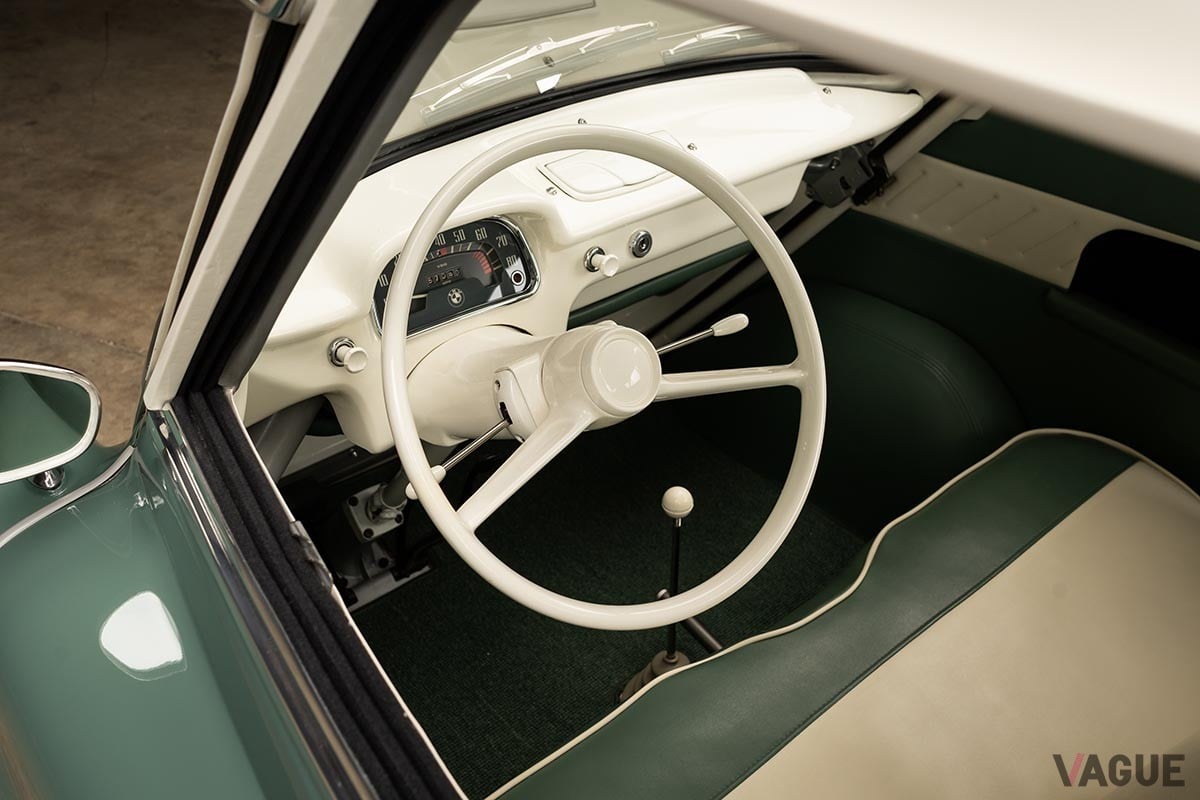 オークションで落札された1959年製BMW「600」Josh Bryan ©2024 Courtesy of RM Sotheby's
