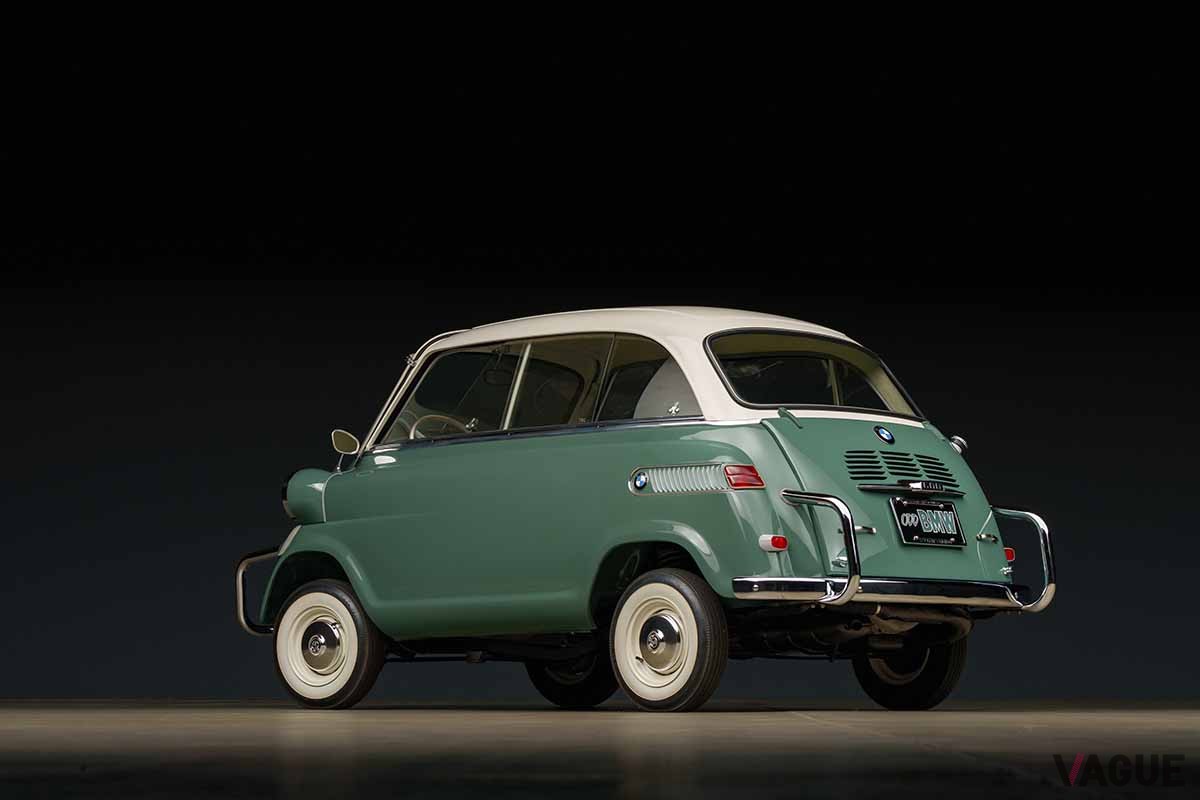 オークションで落札された1959年製BMW「600」Josh Bryan ©2024 Courtesy of RM Sotheby's