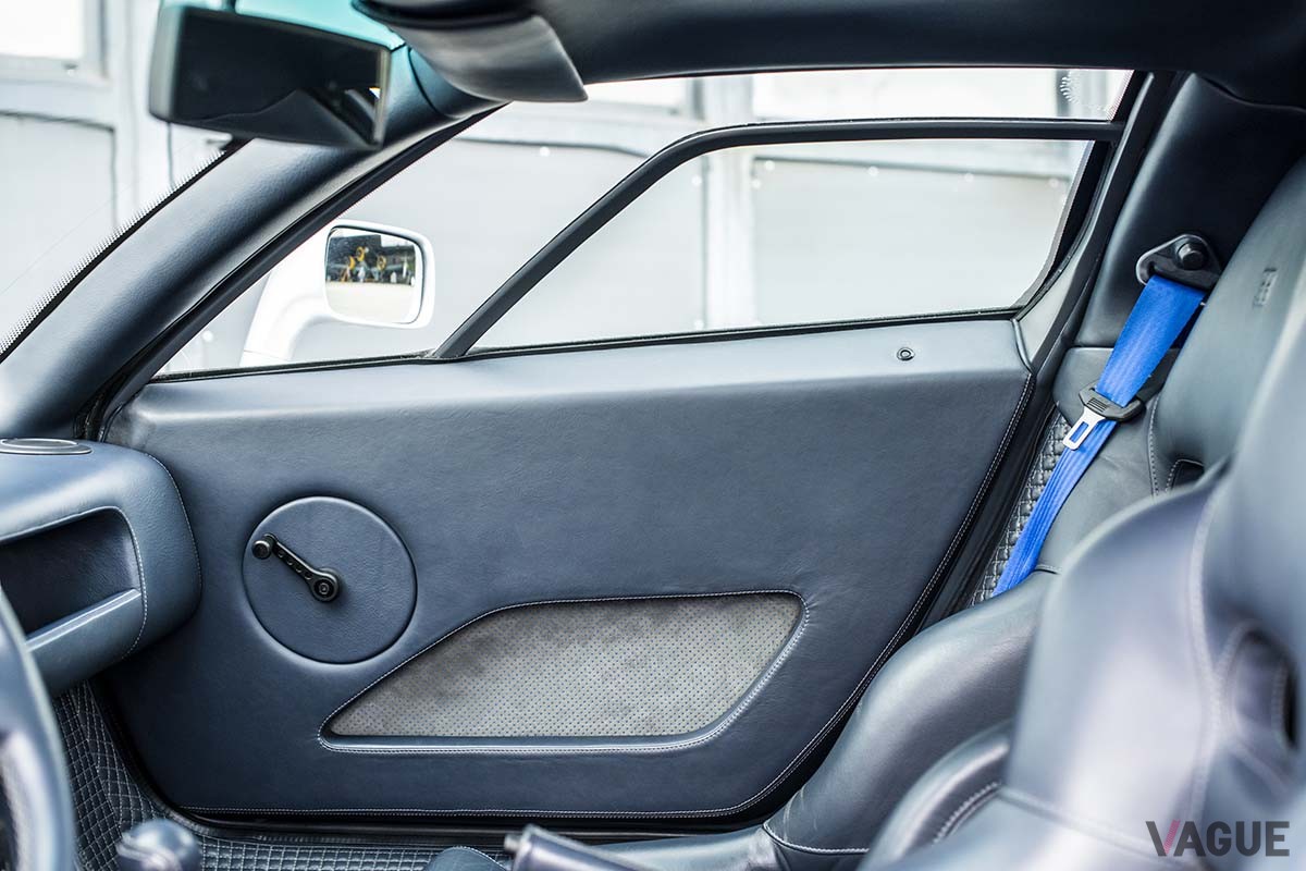 オークションに登場した1993年式ブガッティ「EB110 SS プロトタイプ」Remi Dargegen ©2024 Courtesy of RM Sotheby's