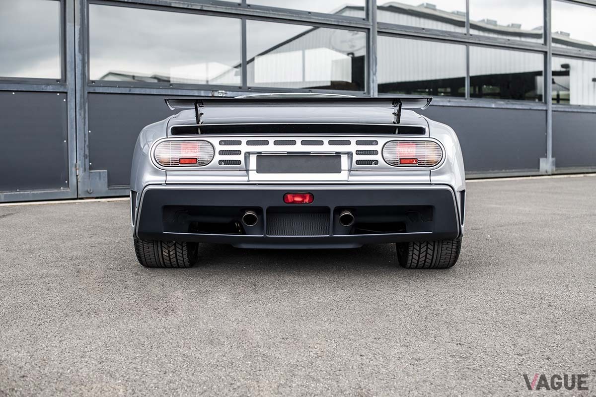 オークションに登場した1993年式ブガッティ「EB110 SS プロトタイプ」Remi Dargegen ©2024 Courtesy of RM Sotheby's