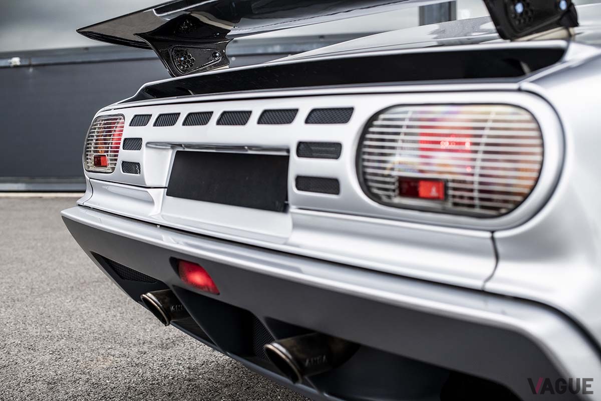 オークションに登場した1993年式ブガッティ「EB110 SS プロトタイプ」Remi Dargegen ©2024 Courtesy of RM Sotheby's