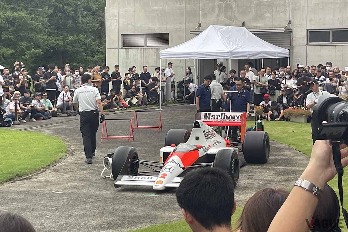 2024年9月21日、「道の駅もてぎ」で展示された伝説のマクラーレンホンダのF1マシン「MP4/5B」