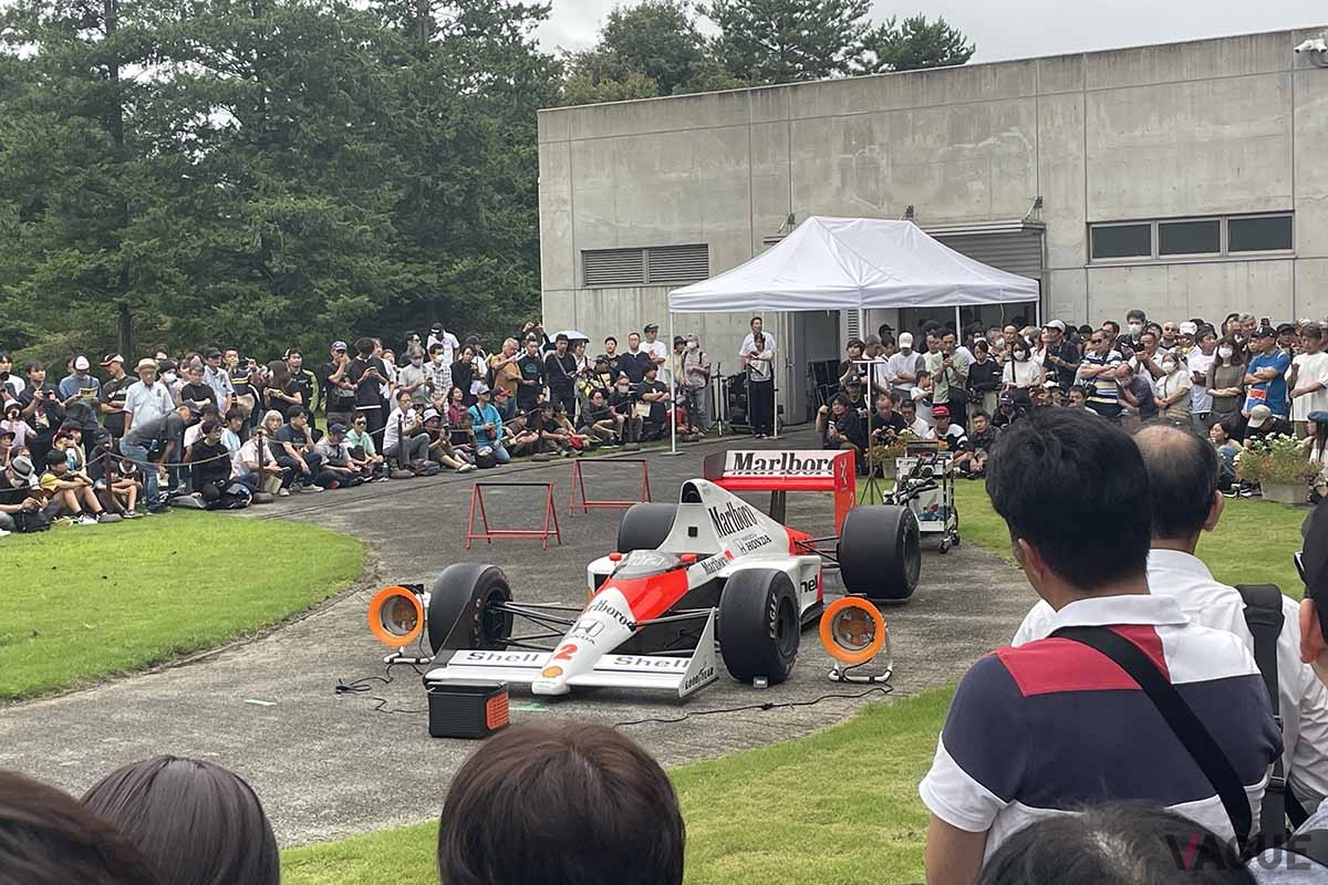 2024年9月21日、「道の駅もてぎ」で展示された伝説のマクラーレンホンダのF1マシン「MP4/5B」