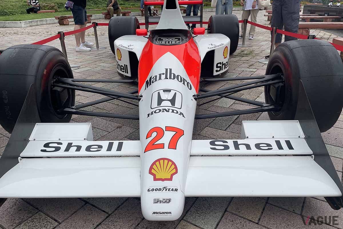 2024年9月21日、「道の駅もてぎ」で展示された伝説のマクラーレンホンダのF1マシン「MP4/5B」