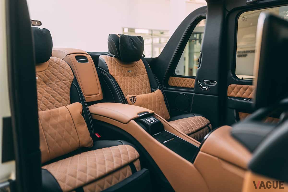 オークションに登場した2018年製「メルセデス・マイバッハG650ランドレー」のインテリアStephan Bauer ©2024 Courtesy of RM Sotheby's
