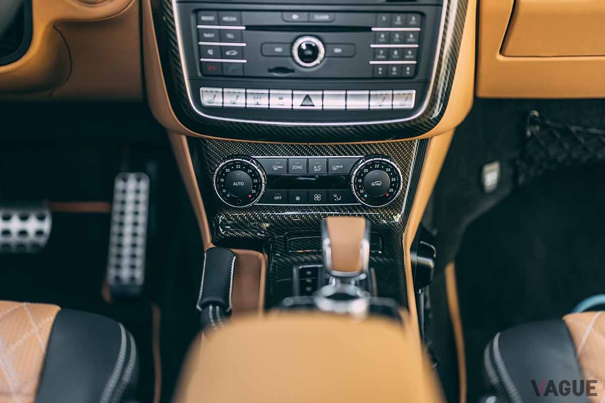 オークションに登場した2018年製「メルセデス・マイバッハG650ランドレー」のインテリアStephan Bauer ©2024 Courtesy of RM Sotheby's
