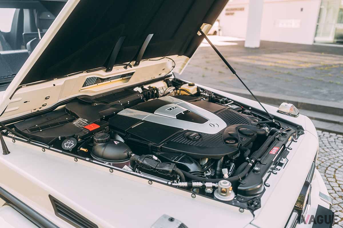 オークションに登場した2018年製「メルセデス・マイバッハG650ランドレー」のエンジンStephan Bauer ©2024 Courtesy of RM Sotheby's