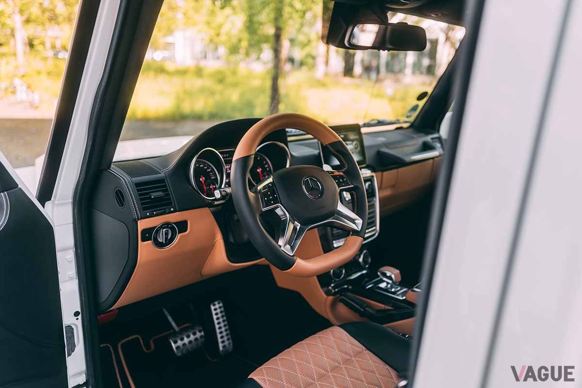 オークションに登場した2018年製「メルセデス・マイバッハG650ランドレー」のインテリアStephan Bauer ©2024 Courtesy of RM Sotheby's