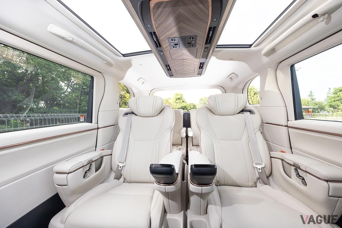 レクサス新型「LM version L（6人乗り）」の車両価格は1500万円