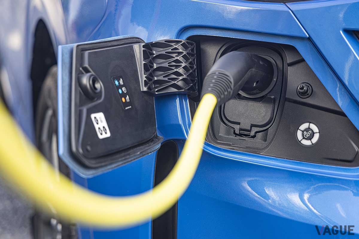 世界初公開されるVW新型「トランスポーター」（写真は旅客輸送用の新型カラベル）