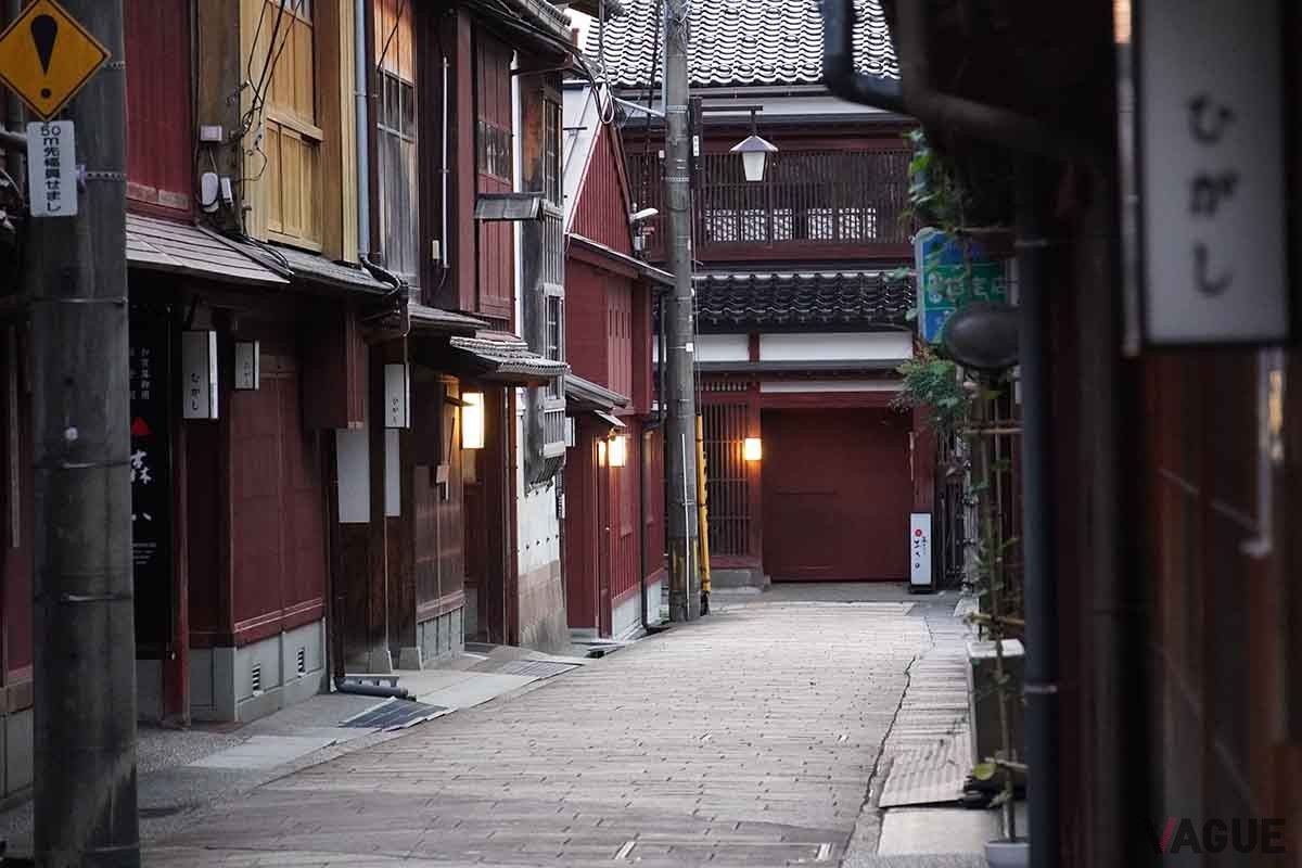 金沢・ひがし茶屋街。「トクだ値スペシャル21」なら東京‐金沢間の新幹線が50％オフになる