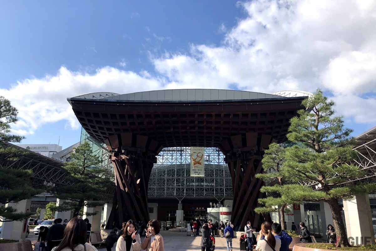 JR金沢駅。「トクだ値スペシャル21」なら東京‐金沢間の新幹線が50％オフになる