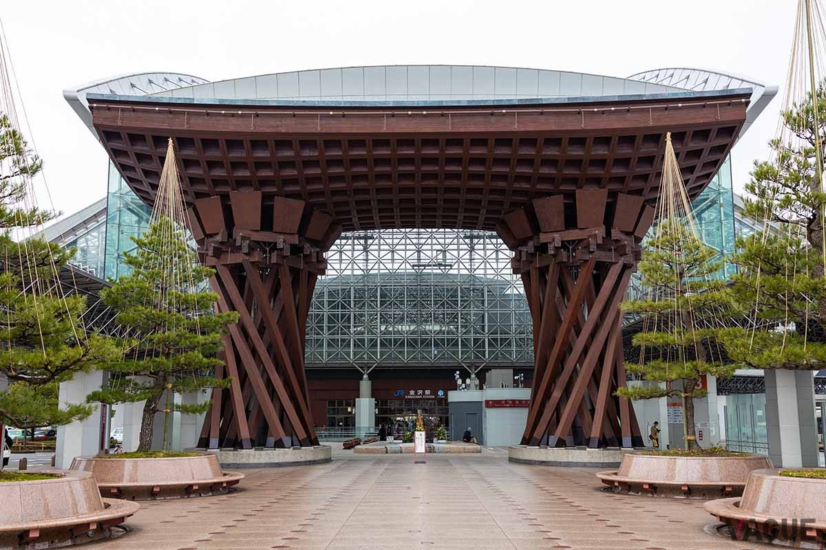 JR金沢駅。「トクだ値スペシャル21」なら東京‐金沢間の新幹線が50％オフになる