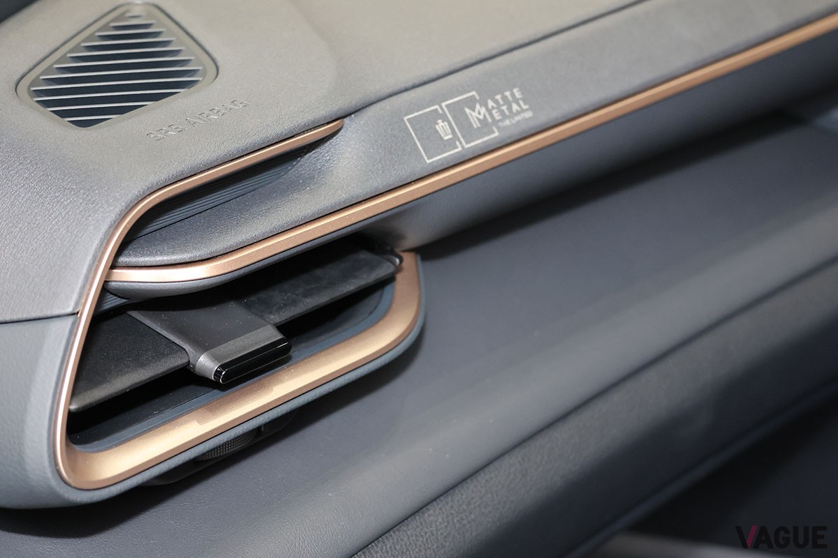 「THE CROWN」店専売の特別仕様車第1弾「クラウン・クロスオーバー RS“アドバンスド・ザ リミテッド マットメタル”」ｚ