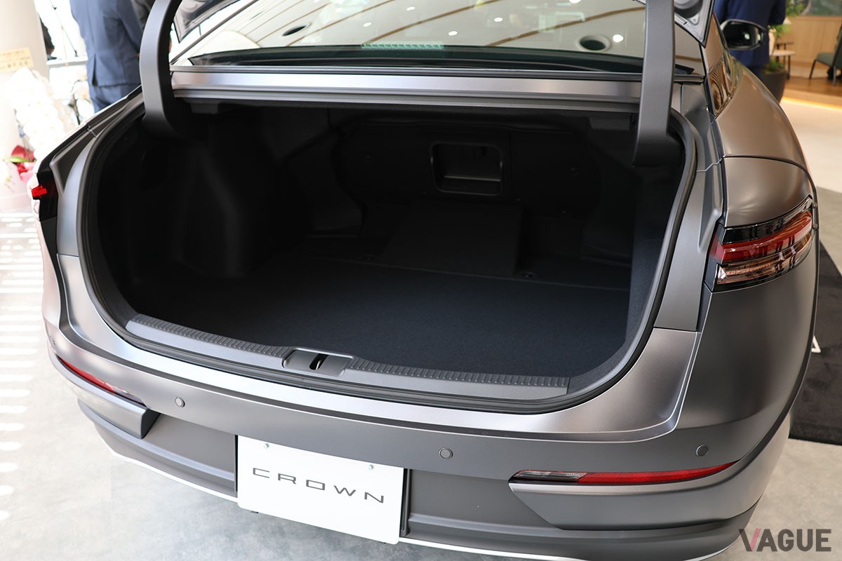 「THE CROWN」店専売の特別仕様車第1弾「クラウン・クロスオーバー RS“アドバンスド・ザ リミテッド マットメタル”」ｚ