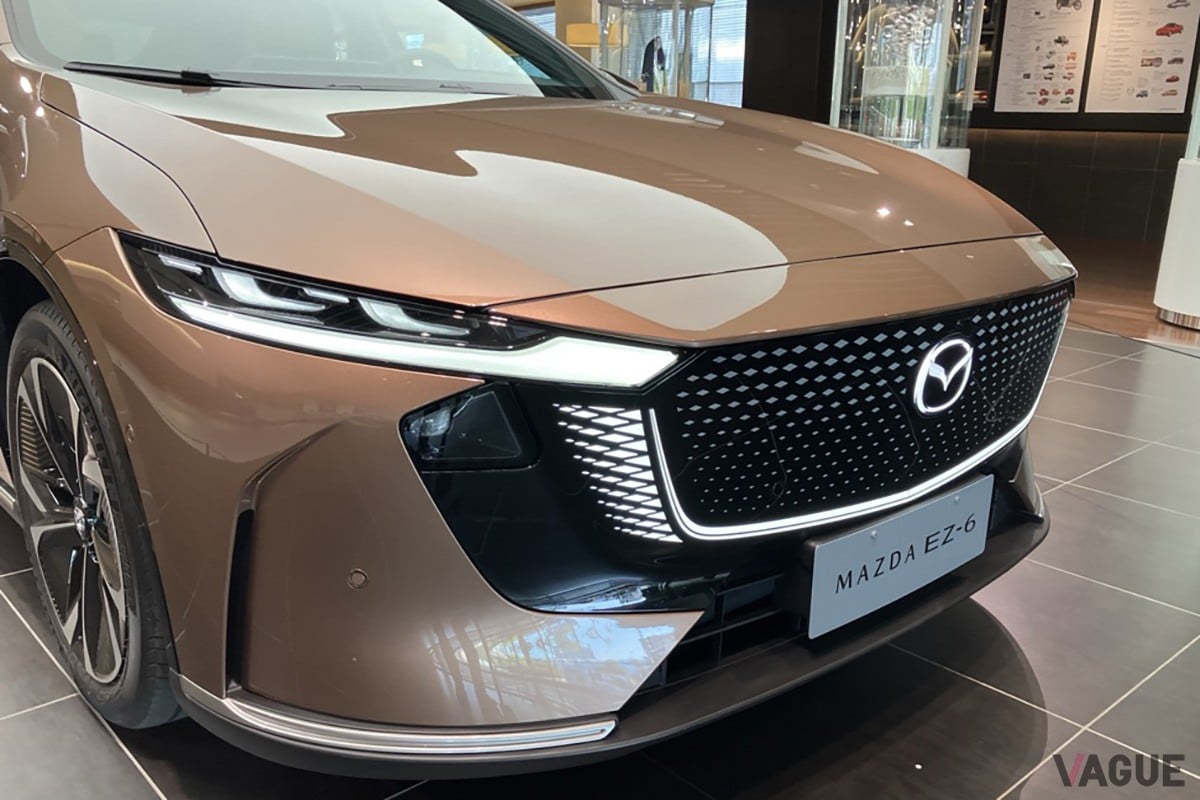 マツダが「日本未発売のラージセダン」実車展示！ “魂動デザイン