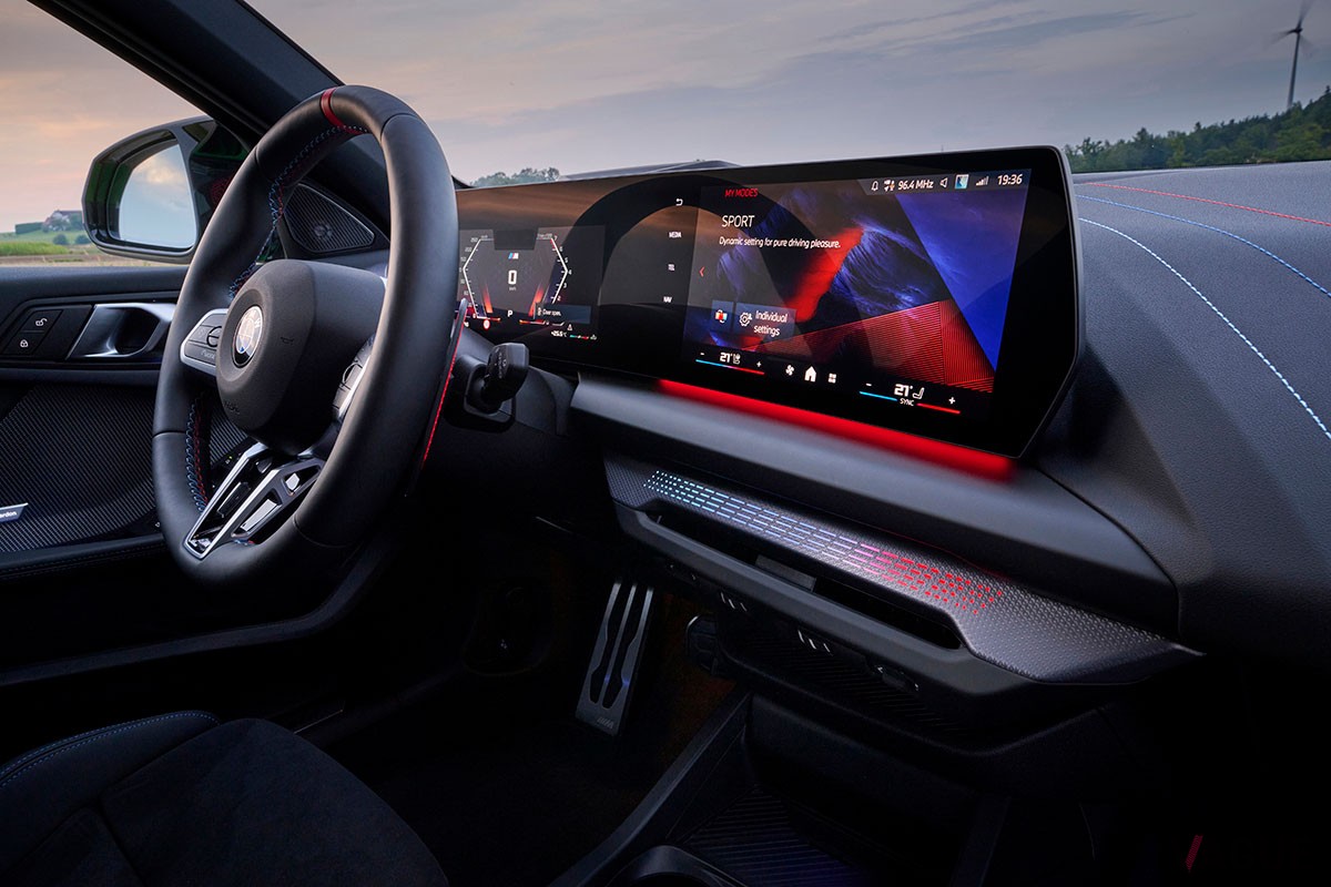 BMW新型「M135i xDrive」