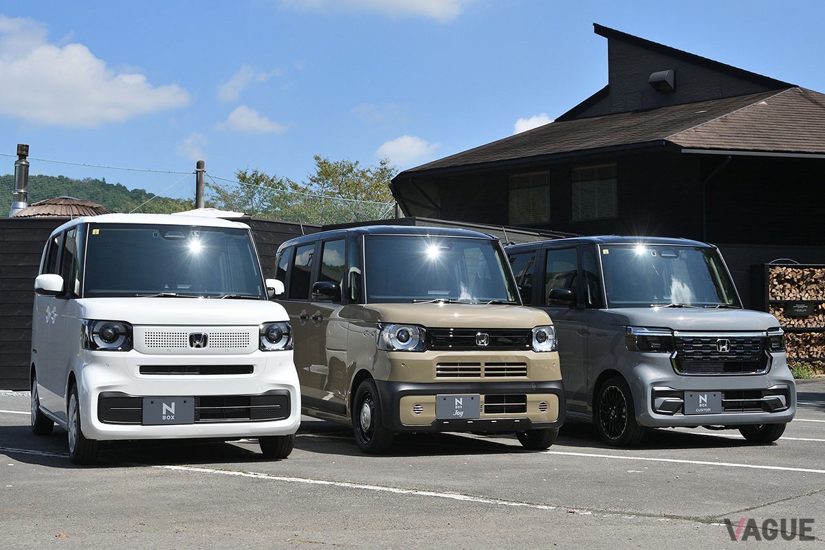 写真左からホンダ「N-BOX」、新型「N-BOXジョイ」、「N-BOXカスタム」