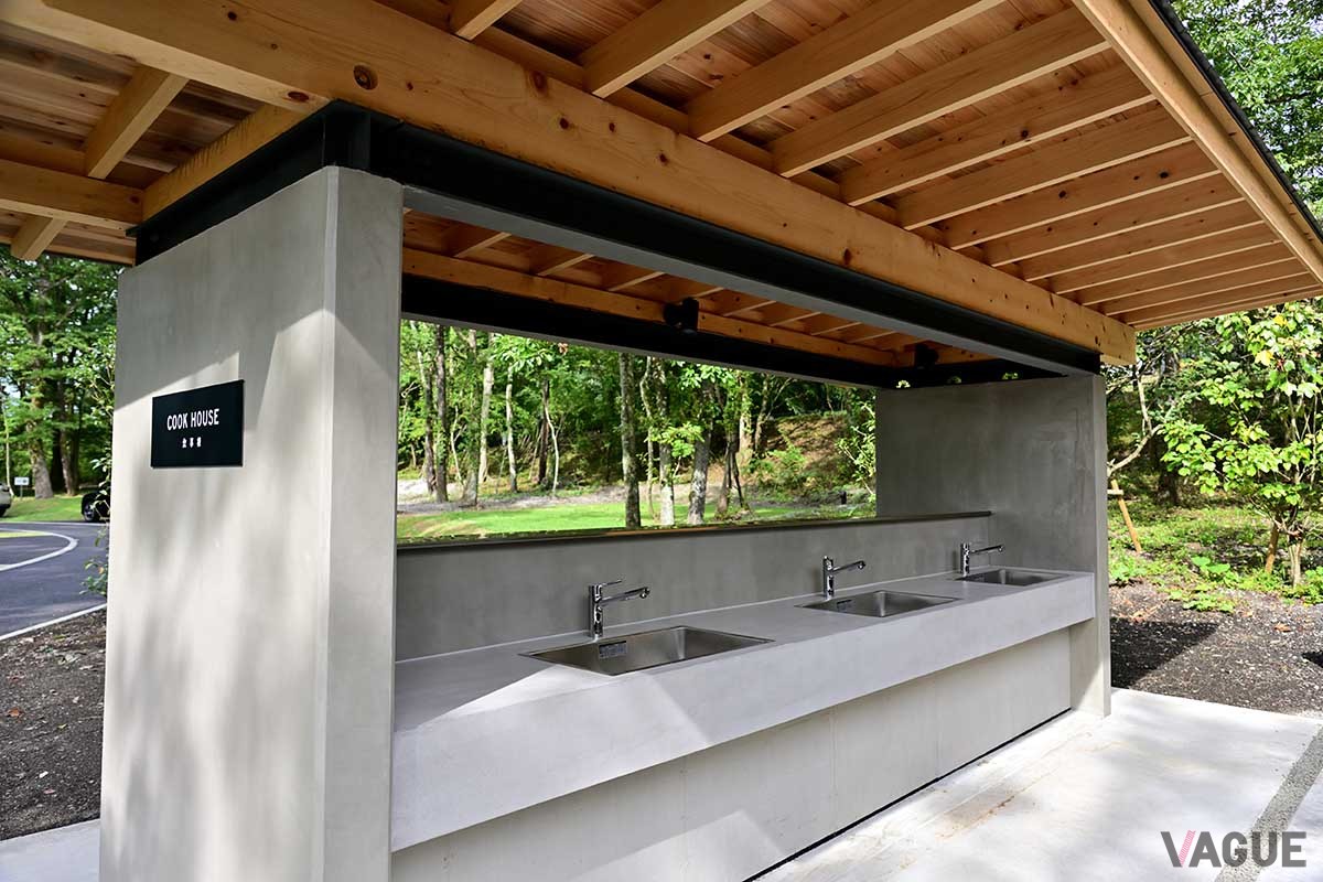 目の前がサーキットという非日常空間が楽しめる「RECAMP FUJI SPEEDWAY AREA／100R」