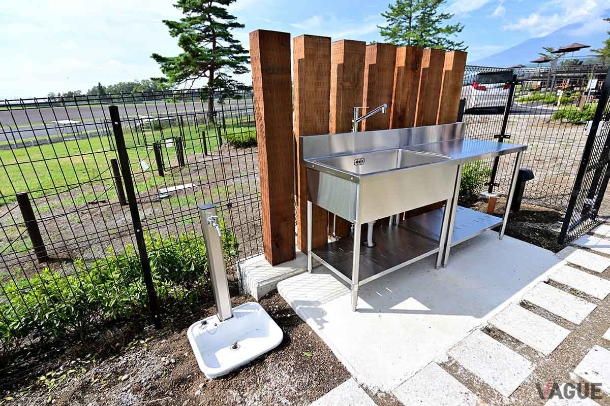 目の前がサーキットという非日常空間が楽しめる「RECAMP FUJI SPEEDWAY AREA／100R」