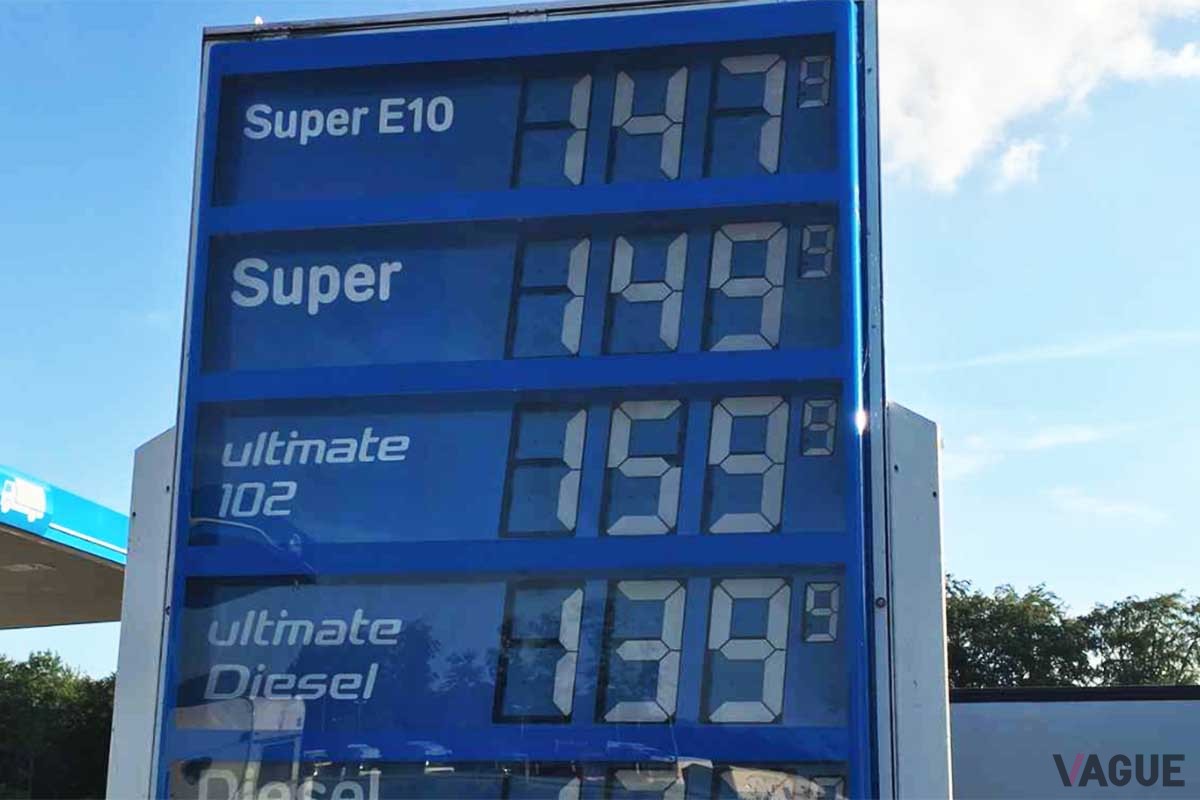 ドイツのガソリンスタンド（2019年撮影）。一番上の「Super E10」とはバイオエタノール10%混合されたガソリンのこと