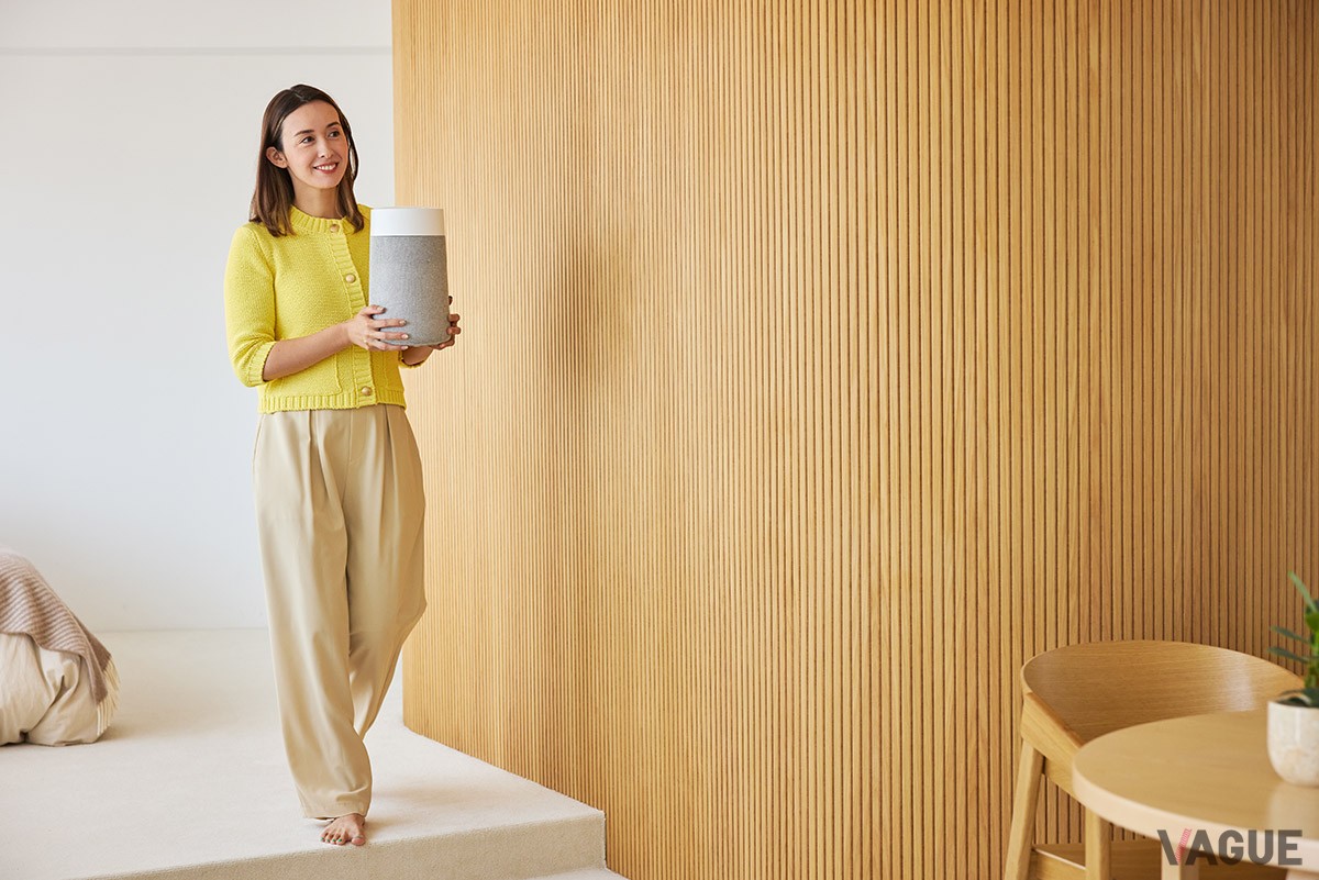 空気清浄機とは思えないようなコンパクトさとミニマルなデザインが嬉しい。女性でも持ち運びが容易なモデルが誕生