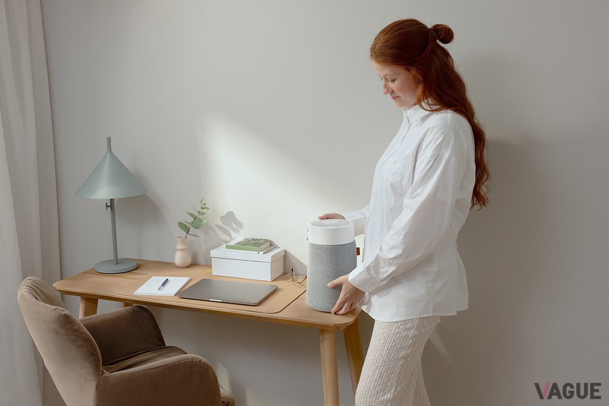 重さは約1.2kg。持ち運びも便利